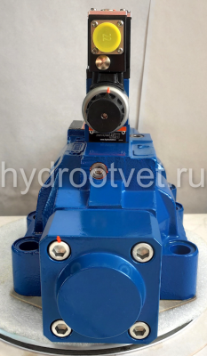 4WRZE32E520-7X/6EG24K31/A1D3M - Пропорциональный распределитель  Ду32 со встроенным усилителем (OBE), номинальный расход 520 л/мин, схема E, каналы управления X и Y - внешние, сигнал управления ± 10 В